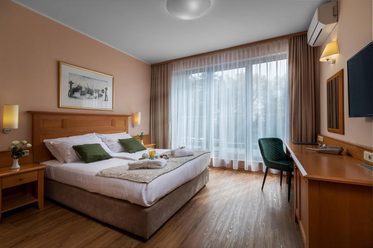 Grand Hotel BELLEVUE Hočko Pohorje Exterior foto